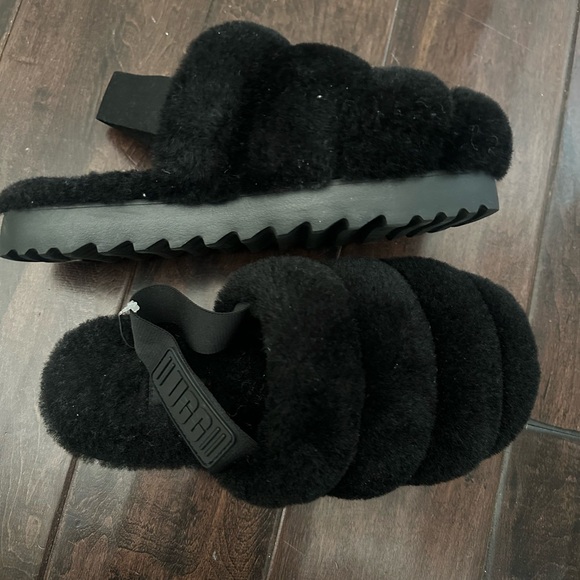 UGG womens Black Fuzzy Slippers size 7 - Picture 3 of 5